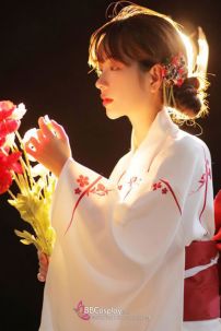 Áo Yukata Shiro Aka Nền Trắng Phối Đỏ Tặng Kèm Thắt Lưng