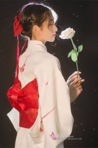 Áo Yukata Shiro Aka Nền Trắng Phối Đỏ Tặng Kèm Thắt Lưng