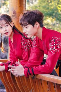 Hán Phục Cách Tân Hồng Vân