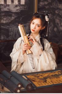 Hán Phục Quý Phi Vinh Cơ Tone Kem