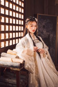 Hán Phục Quý Phi Vinh Cơ Tone Kem