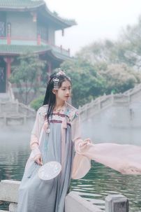 Hán Phục Mộng Mẫu Đơn