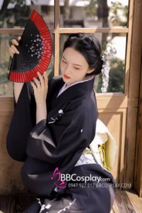 Quạt Xếp Uchiwa Vải Đỏ Cán Đen Loại Cao Cấp