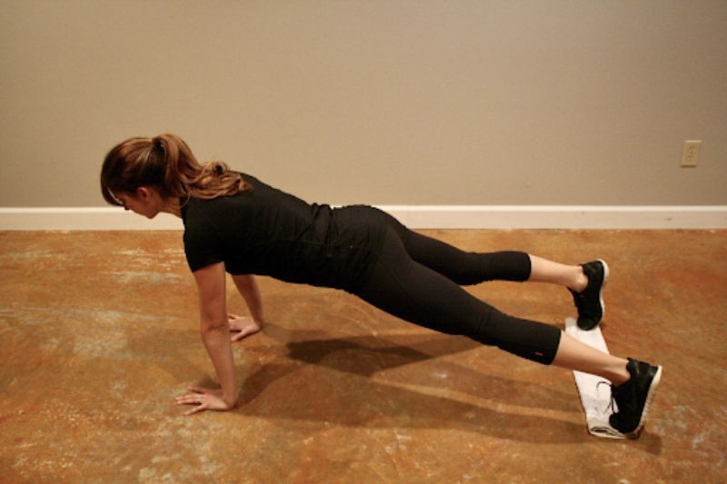 Tập plank nhảy giúp đốt cháy calo tốt