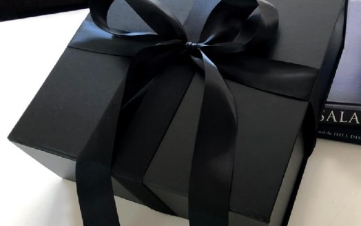 10+ Quà Tặng Đối Tác Nước Ngoài Mang Đậm Bản Sắc Việt Nam