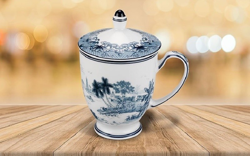 Ly sứ khắc họa cảnh tượng quê hương