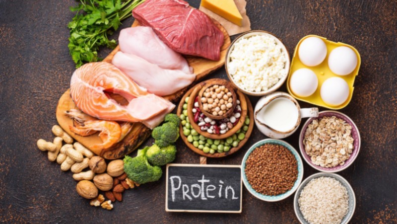 Nhóm thực phẩm protein là nhóm chất mà bạn nên bổ sung nhiều để giúp tóc phát triển tốt