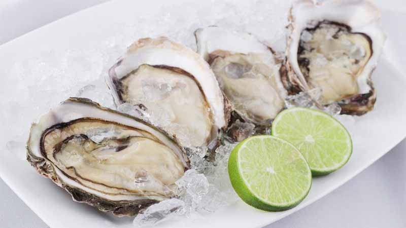 Hàu là món ăn có chứa hàm lượng kẽm cao, tốt cho sự phát triển của tóc