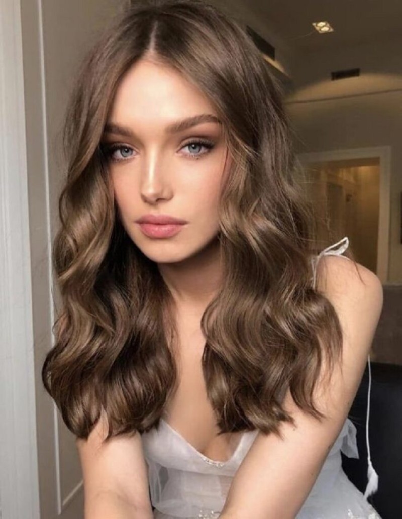 Kiểu tóc dự tiệc xoăn lọn nhẹ nhàng, sexy