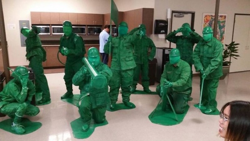 xin kẹo đêm halloween khoác trang phục đêm halloween đầy kẹo mang về