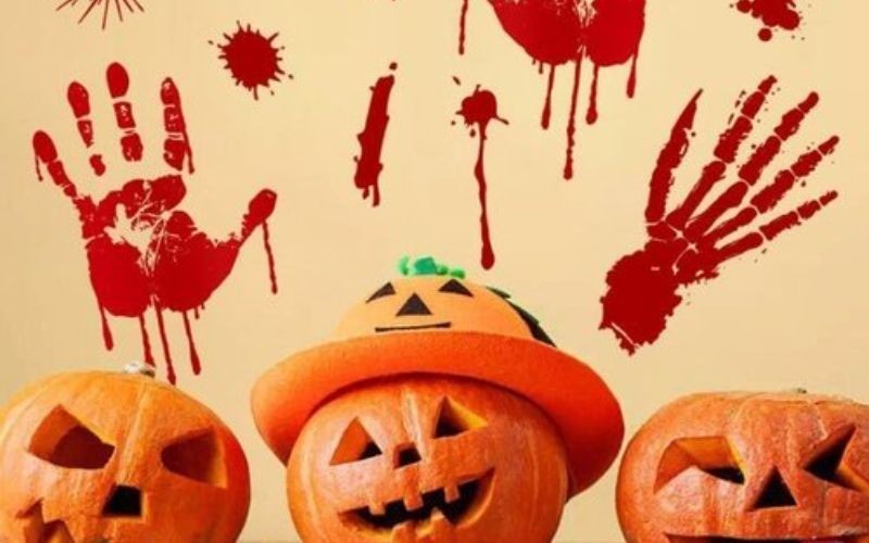 In hình bàn tay chủ đề Halloween
