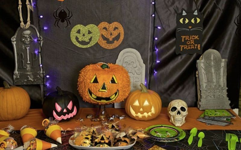 Trang trí sân khấu Halloween