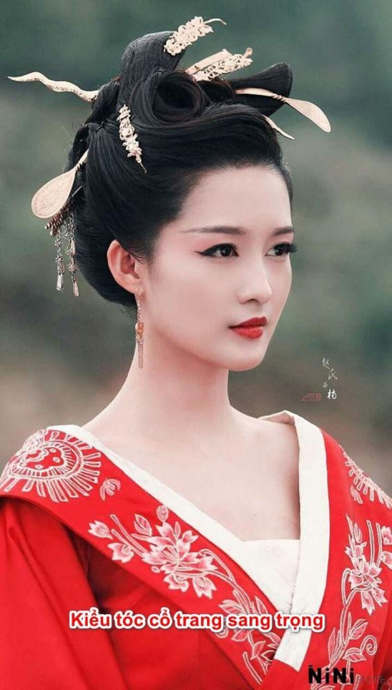 kieu-toc-co-trang-sang-trong