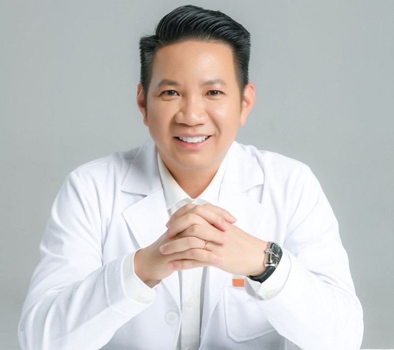 Bác sĩ nâng ngực Võ Thành Trung