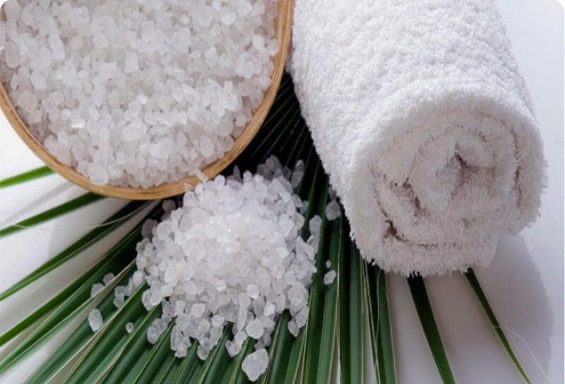 Làm ngực to tự nhiên bằng muối