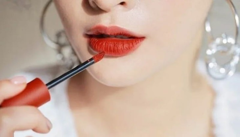 Bạn nên chọn cách dánh son full môi để có được bờ môi căng mộng, tưới tắn và sexy
