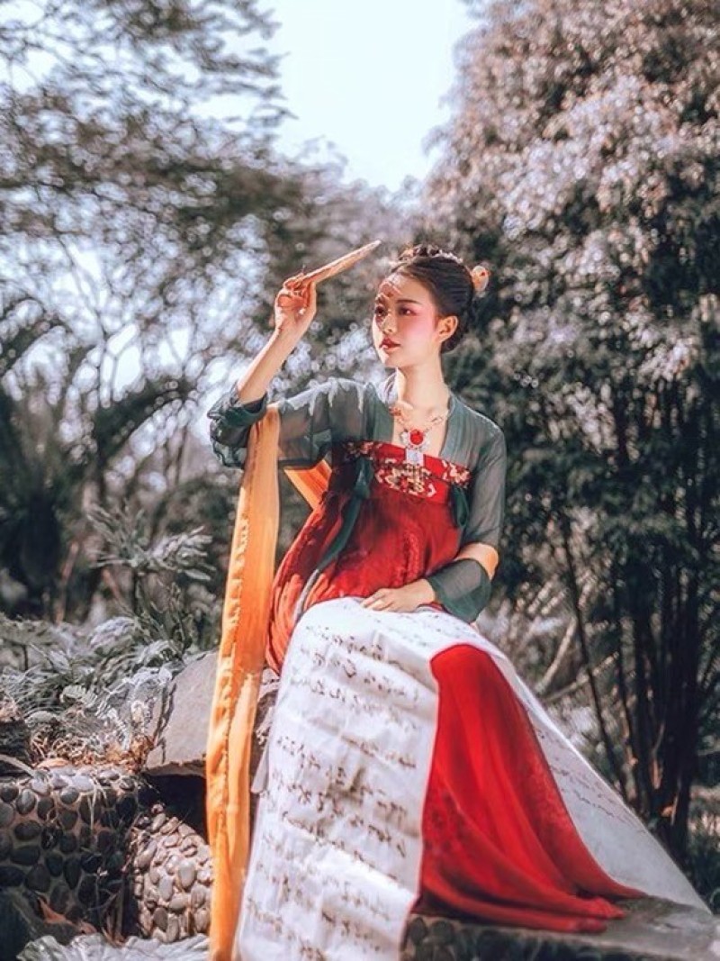 Làm thế nào để giữ cho Hanfu cao ngang ngực không bị rơi