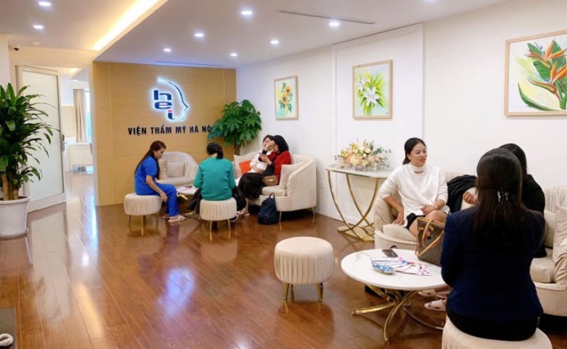 Khách hàng sẽ được thăm khám và tư vấn tận tình