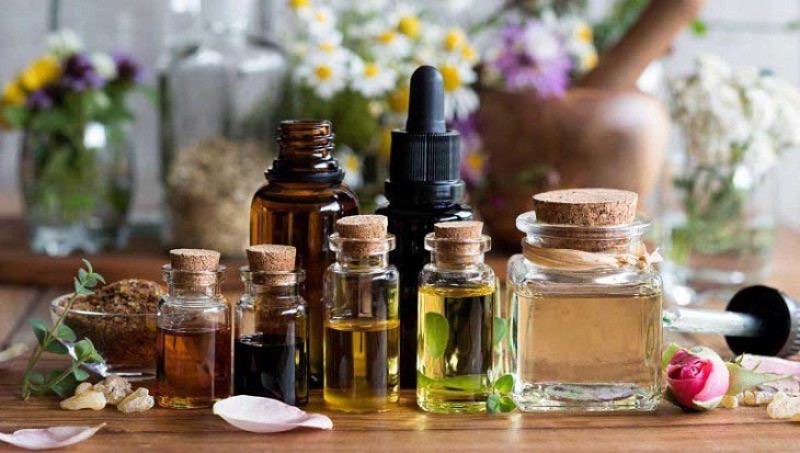 Nên lựa chọn mua tinh dầu nở ngực tại các shop uy tín