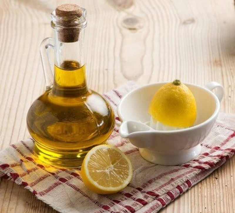 trị viêm lỗ chân lông bằng dầu oliu