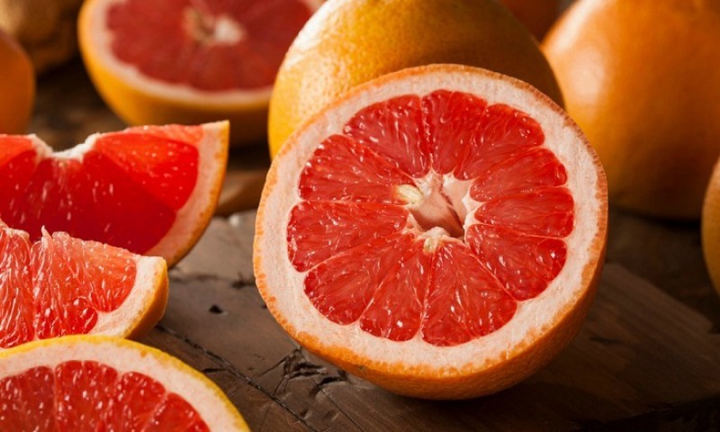 Bưởi chứa nhiều vitamin giúp tăng vòng 1