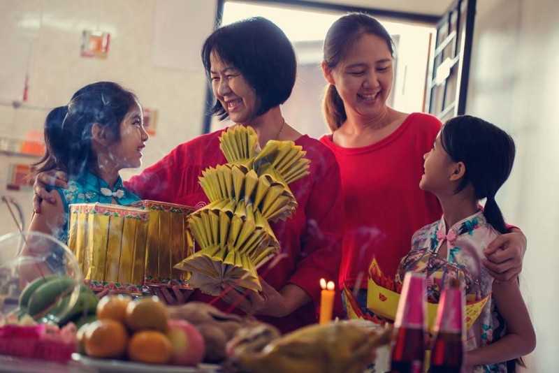 Gia đình nhiều thế hệ đón Tết Nguyên Đán