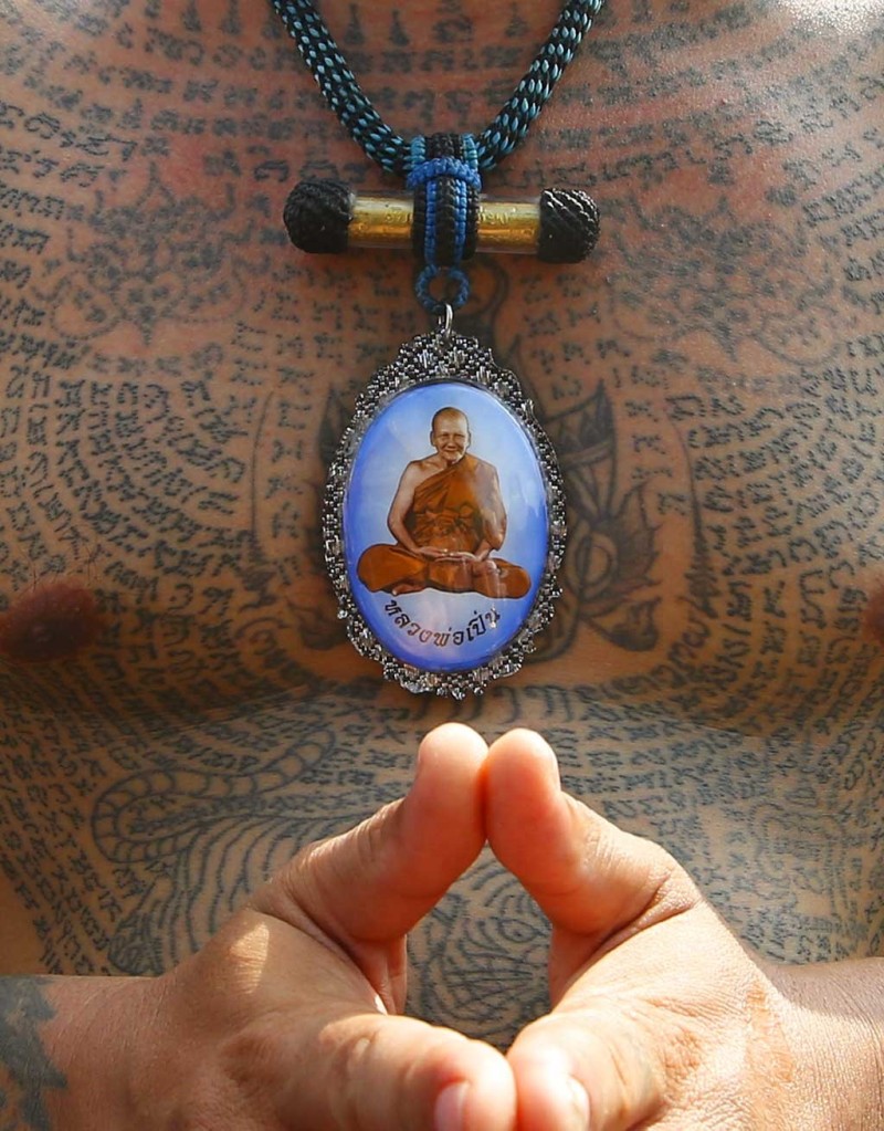 Tín đồ Thái Lan với cơ thể phủ đầy hình xăm tôn giáo