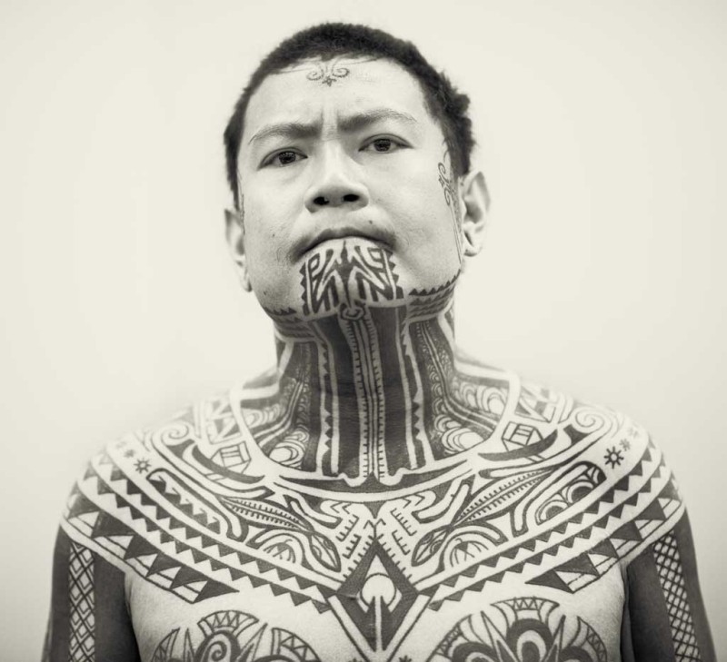 Người đàn ông xăm mình Maori ở Florence, Ý