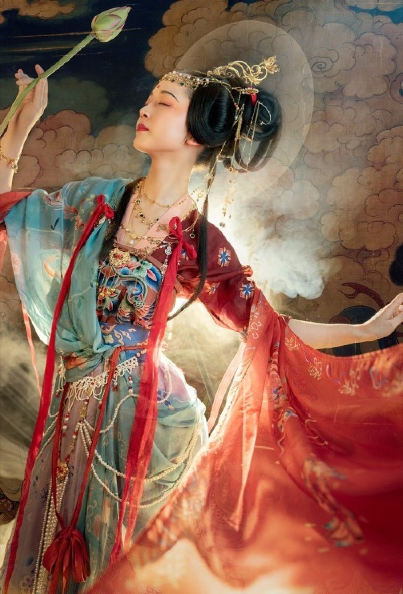 trang phục hanfu vừa mang nét cổ điển truyền thống cùng một chút vẻ hiện đại khá xinh đẹp 