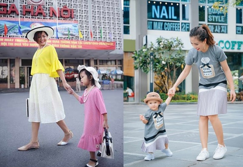 Cách tạo dáng 2 mẹ con vừa đi vừa chụp ảnh