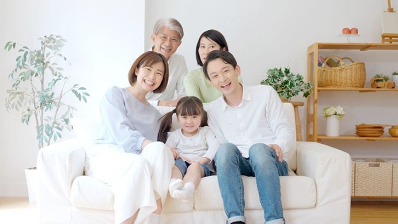 Chụp ảnh gia đình trong nhà