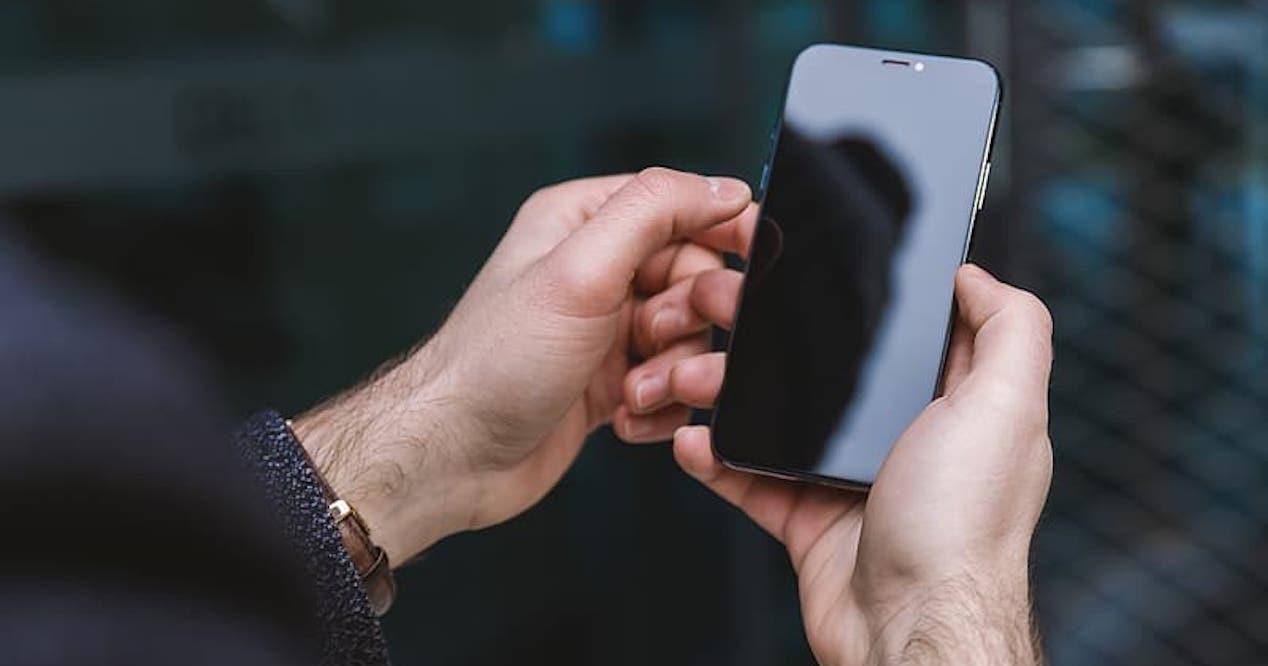 Top 4 Cách Giải Nhiệt Điện Thoại Cho Mùa Hè