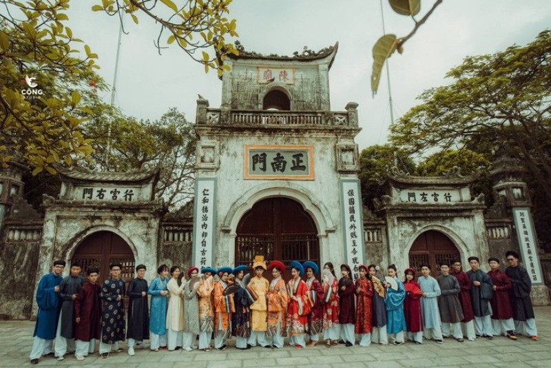 Kỷ yếu được chụp tại đền Trần (Nam Định)