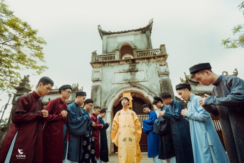 Bộ kỷ yếu tái hiện không khí ngày xưa với vua và các quan thần
