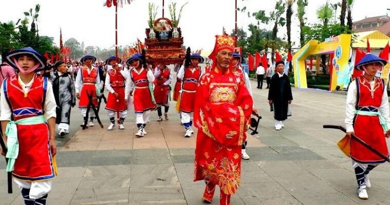 cổ trang tiếng anh là gì
