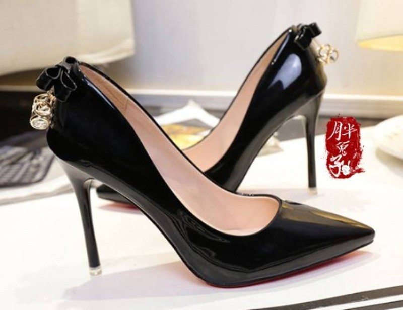 Sườn xám nên mang giày gì