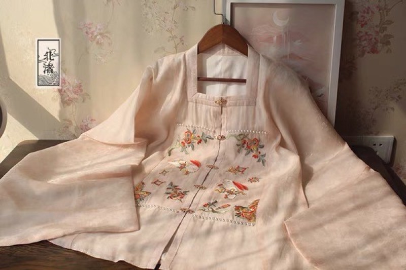 Hanfu trong Thành phần V: Vòng cổ