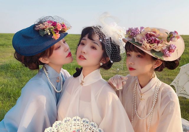 Sự Kết Hợp Giữa Hanfu Truyền Thống Và Các Yếu Tố Phương Tây