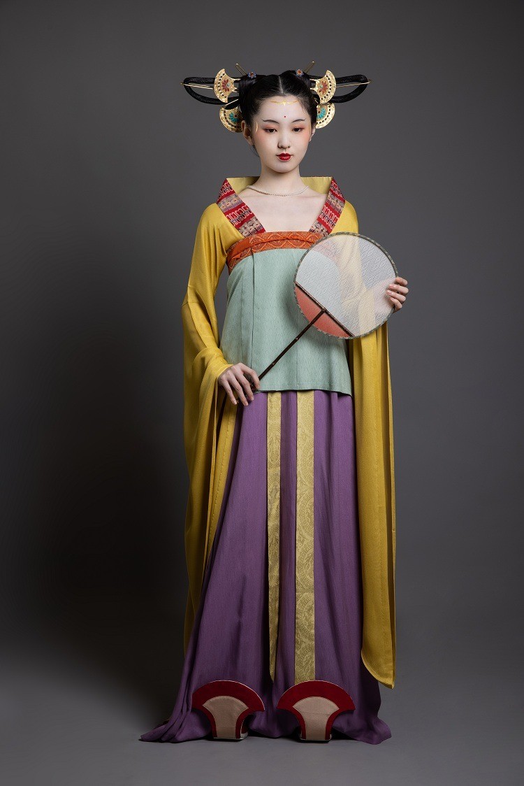 Hanfu Kiểu Tóc & Trang Điểm Của Trung Hoa Nam Triều