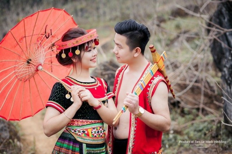 Đặc sắc trang phục cưới Việt Nam của người H’mông