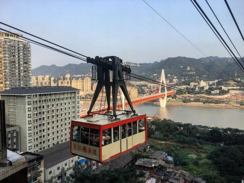 Có cả cáp treo vượt sông - Ảnh: tentazione_