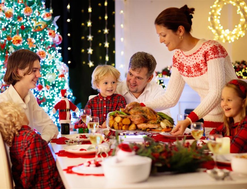11 Cách Trang Trí Bàn Tiệc Giáng Sinh Đẹp Trong Dịp Lễ Noel