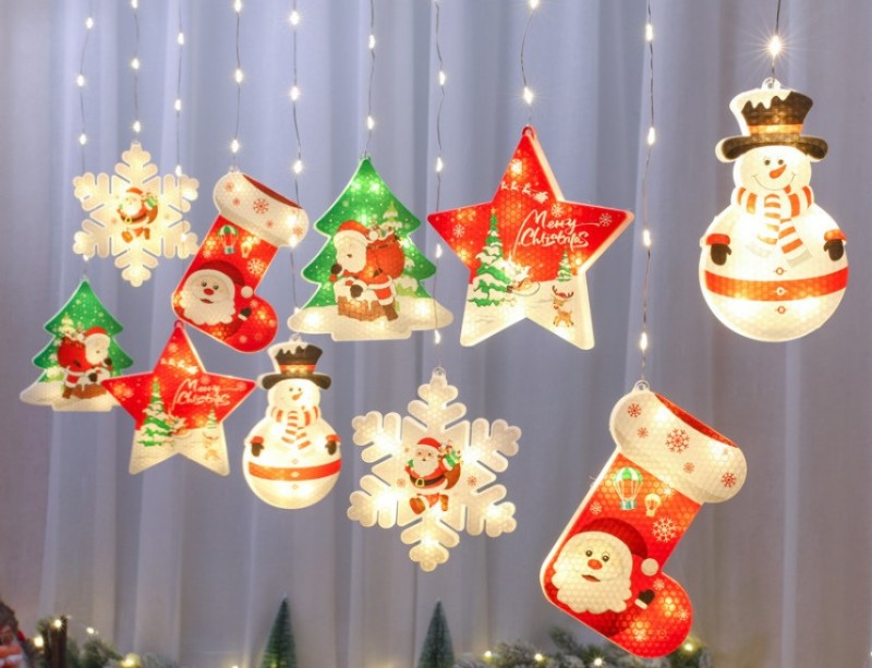 Kết hợp thêm những đồ trang trí Noel khác