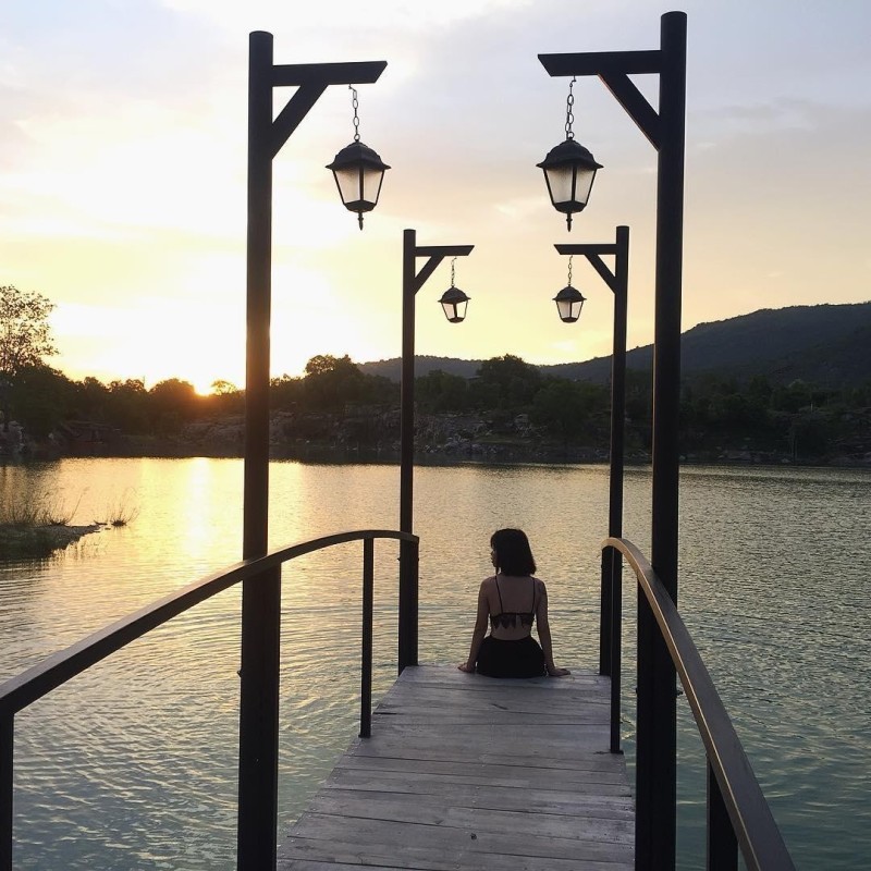 Săn lùng cây cầu đẹp bá cháy giữa Hồ Đá Xanh