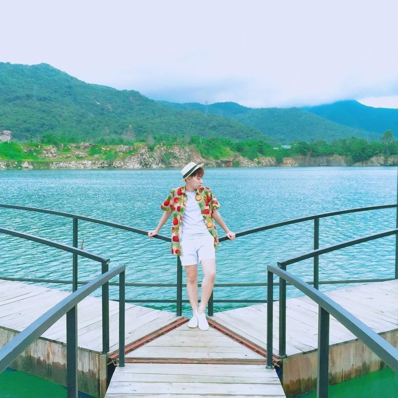 So deep với cây cầu tại Hồ Đá Xanh 