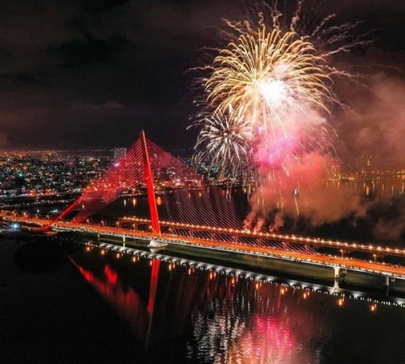 Festival pháo hoa quốc tế Đà Nẵng là festival nổi tiếng Việt Nam thu hút đông đảo du khách về thăm