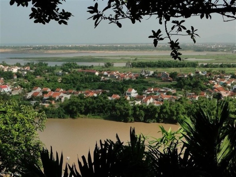 Quang cảnh thành phố Tuy Hòa từ đỉnh núi Bảo Tháp 