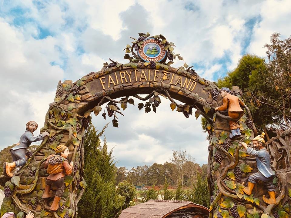 Sống Lại Những Giấc Mơ Thuở Bé Tại Xứ Sở Cổ Tích Dalat Fairytale Land