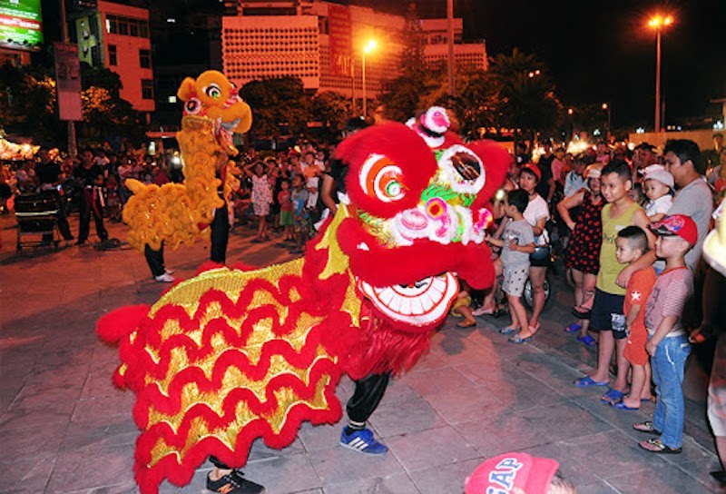 Người Trung Quốc rước đèn thường chú ý những đèn màu đỏ