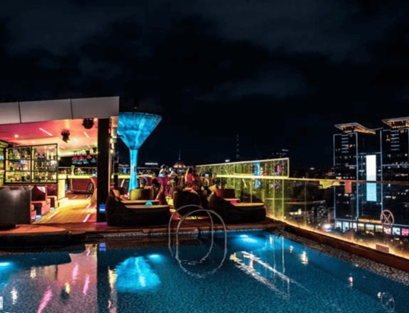 Above Sky bar - Địa điểm chill chill không thể bỏ lỡ